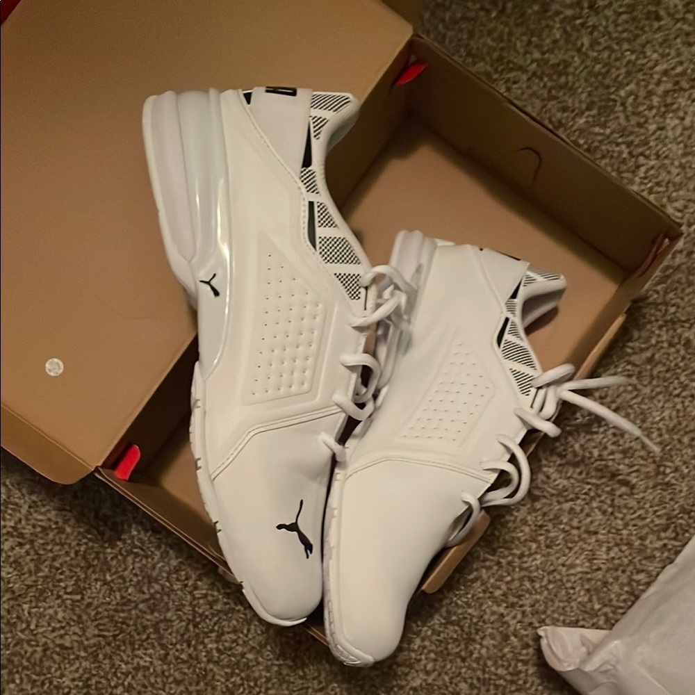 Puma Men's White and Black Athletic Shoes